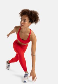 Roxy HEART INTO IT - Urheiluliivit: kevyt tuki - red