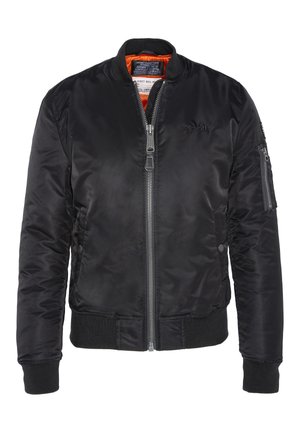 Zwarte bomberjack van glanzend nylon, met een ritssluiting, geribde manchetten en zoom, en een oranje voering. Inclusief een zak op de linkermouw.