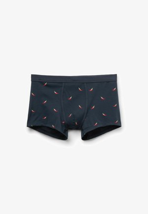 Boxer corti blu navy in cotone con vestibilità aderente, caratterizzati da un motivo ripetuto di piccoli peperoncini rossi su tutta la superficie.