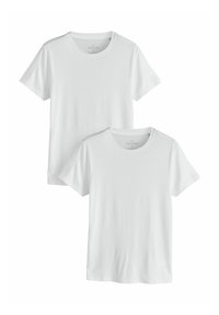 Dve jednoduché biele tričká s krátkym rukávom a okrúhlym výstrihom z bavlny, strednej veľkosti, uložené jedno mierne za druhým na bielom pozadí.