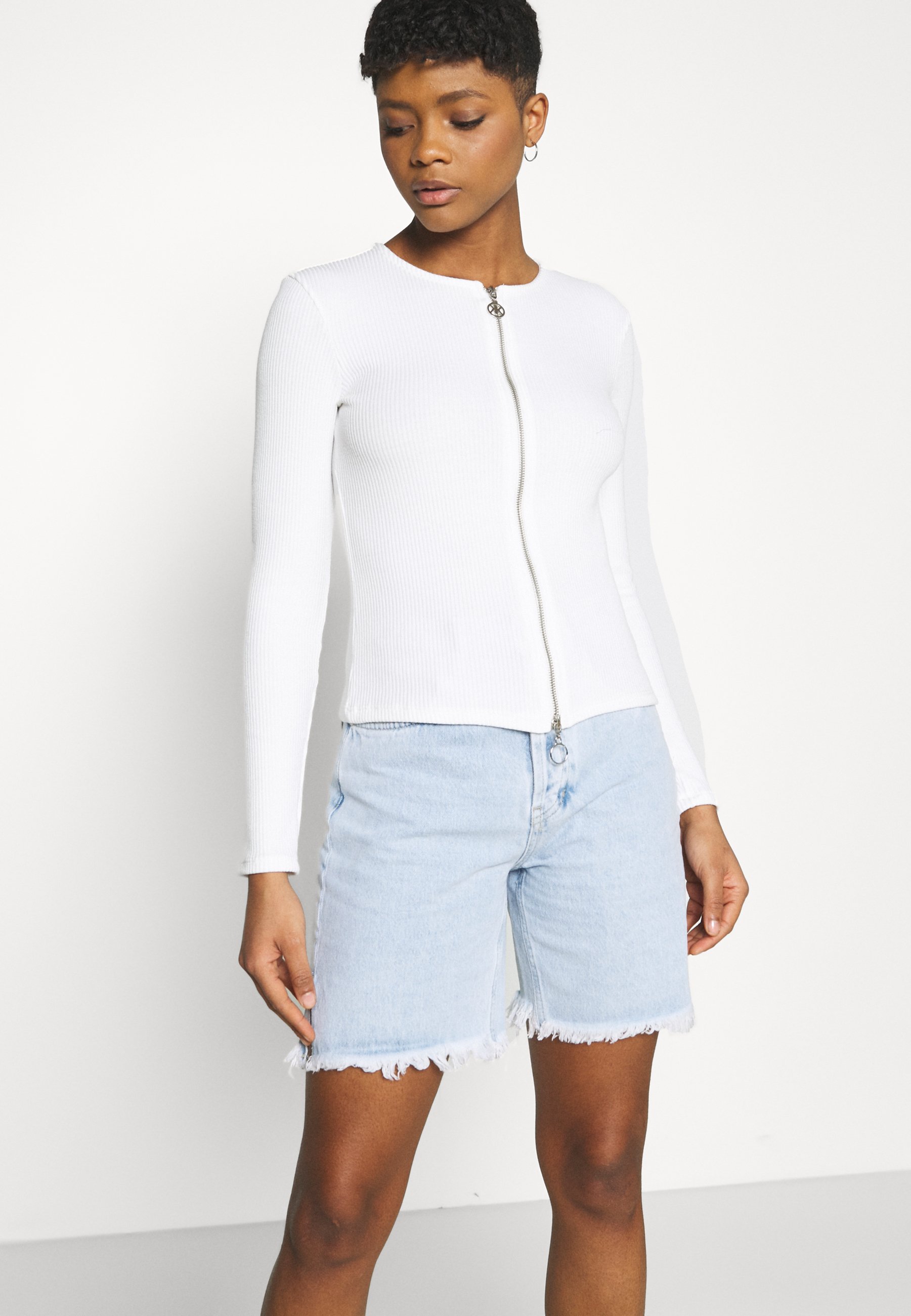 KENDALL + KYLIE BERMUDA - Denim shorts 