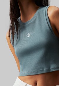 Calvin Klein Jeans SLIM CROPPED - Top - goblin