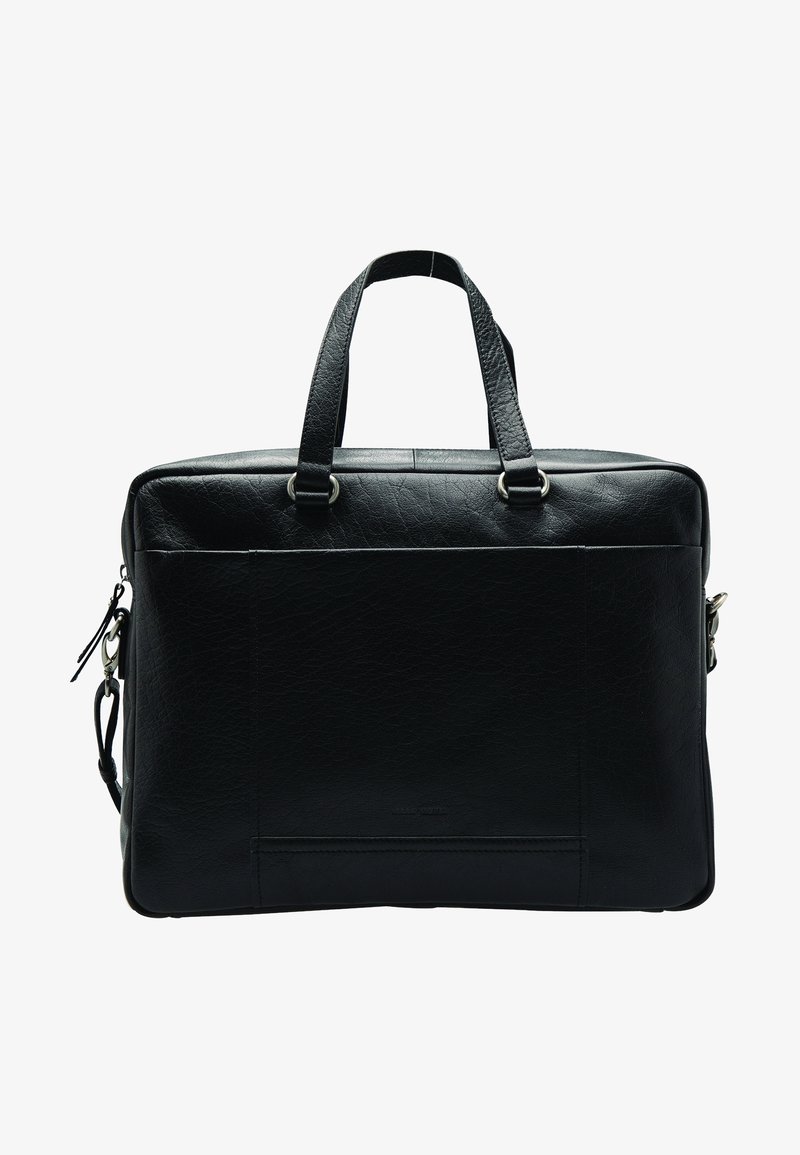 Sort læder messenger-taske med to håndtag, lynlåslukning og sølvfarvet hardware. Har tekstureret overflade og en baglomme.