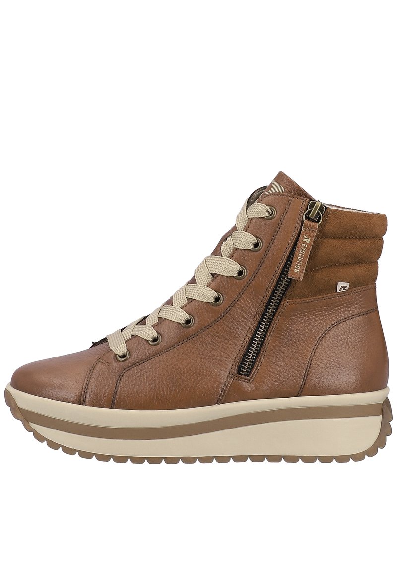 Baskets montantes en cuir brun avec une finition texturée, lacets crème, fermeture éclair sur le côté et semelle plate-forme blanche épaisse.