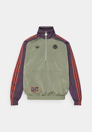 adidas Originals FC BAYERN ICON HALF ZIP - Article de supporter d'équipe de club - base green/aurora black