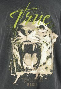 JDY JDYFAROCK ELINA - Print T-shirt - black