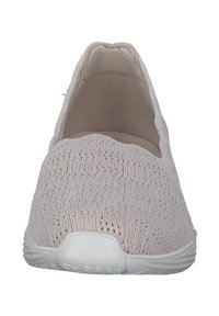 Helle rosa Slipper mit strukturiertem gestricktem Obermaterial, weißer Gummisohle und einem niedrigen Profil, geeignet für die Freizeit.