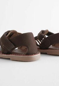 Next LEATHER CLOSED TOE SANDALS  - REGULAR FIT - Sandále na chodenie - chocolate brown