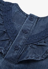 Levi's® WILD WEST RUFFLE DRESS - Dongerikjole - dark wave