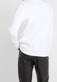 HUGO Sweatshirt - white
