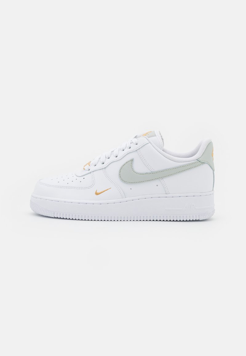 Nike Sportswear AIR FORCE 1 07 ESS - Sneaker low - white/silver