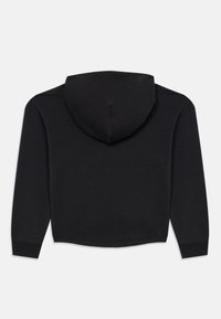 Črn dolg rokav hoodie z enostavno hrbtno stranjo in pritrjeno kapuco, prikazan v ravni položaju na belem ozadju.