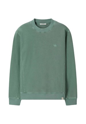 Groene trui met ronde hals, lange mouwen, geribbelde manchetten en zoom, klein geborduurd logo op de borst en een stoffen label vlak bij de zoom.