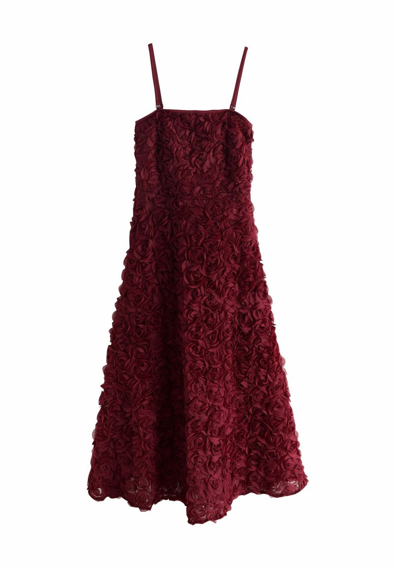 Burgundia kleit, millel on roosimustriline tekstuur, õlavarre vabastav disain ja voolav siluett, mis ulatub üle põlve.