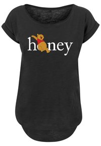 Čierne tričko s okrúhlym výstrihom a vyhrnutými rukávmi. Obsahuje grafiku medveďa v červenom tričku a slovo "honey" v bielej farbe.