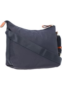Borsa a tracolla in nylon blu scuro con una texture liscia, dettagli in pelle e tracolla in tessuto regolabile. Chiusura con zip nella parte superiore.