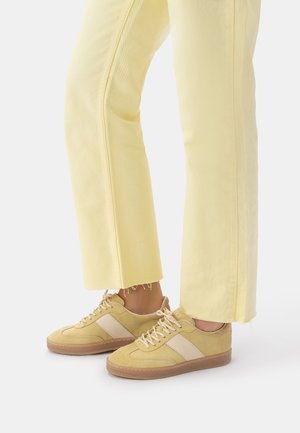 Sneakers low - yellow