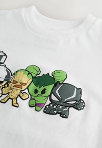 Niet geselecteerd, white back print