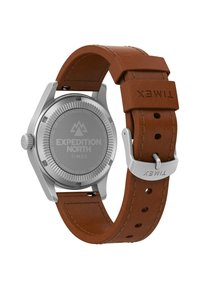 Timex Expedition North ur med et sølvfarvet rustfrit stålhus, brunt læderrem og indgraveret bagdetalje. Har solenergi.