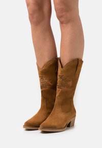 mtng TEO - Botas camperas - avellana