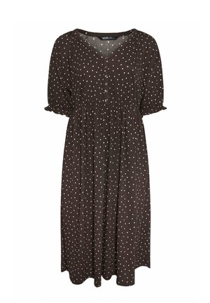 Vestido marrón oscuro hasta la rodilla con lunares blancos, mangas cortas abullonadas con bordes ondulados, escote en V y tres botones en la parte delantera.