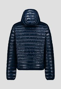 Middengrijze gewatteerde jas met capuchon, voorzien van een doorgestikt ontwerp en een glanzende afwerking. De achterkant toont horizontale stiksels en elastische manchetten.