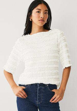 MIT GEKRÄUSELTEN KANTEN - Blouse - white