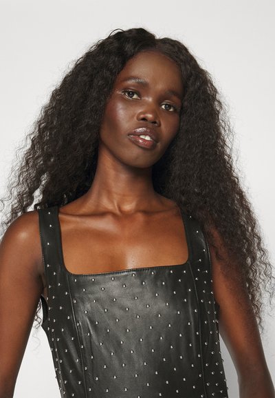 STUDIO ID SANDRA DRESS WITH STUDS  - Egyenes szabású ruha - black