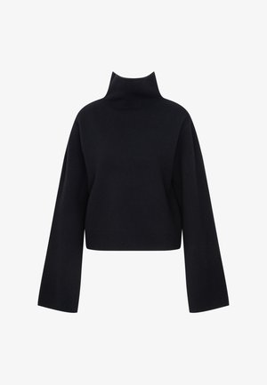 Maglione nero a collo alto tagliato, con maniche lunghe e larghe. Realizzato in tessuto morbido e testurizzato, presenta un colletto aderente e dettagli di design essenziali.