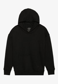 Melnā kapuce džemperis ar priekšējo kabatu, ribota aproču un apakšmala. Mīksts audums ar brīvu pieguļošanu, bez redzamām rakstām vai akcēntiem.