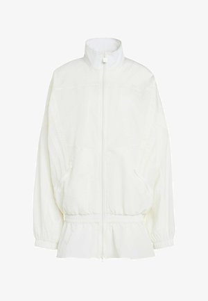 Bijela jakna s patentnim zatvaračem po cijeloj dužini, visokim ovratnikom, elastičnim manžetama, strukom s nabiranjem i prednjim džepovima, s diskretnim utisnutim prugama na rukavima.