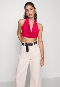 Vero Moda Petite VMKAREN ULLA HALTERNECK - Blusa - love posion