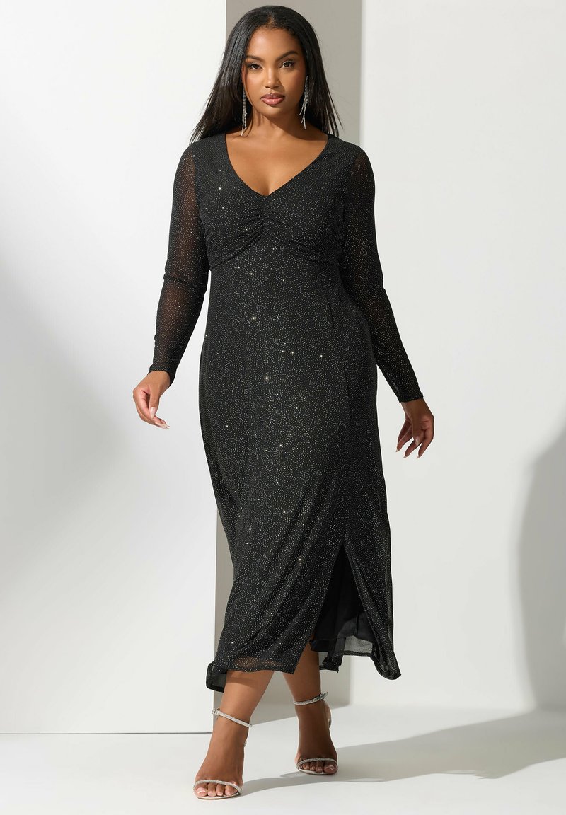 Czarna sukienka z długim rękawem i dekoltem w kształcie litery V, z marszczeniem przy biuście, z bocznym rozcięciem i błyszczącymi metalicznymi akcentami.