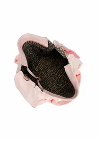 Borsa a tracolla in tessuto rosa con design testurizzato, foderata internamente con pois neri e marroni. Si apre ampiamente per un facile accesso al contenuto.