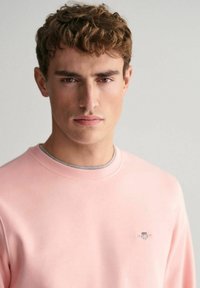 GANT SHIELD C NECK - Sweatshirt - rose