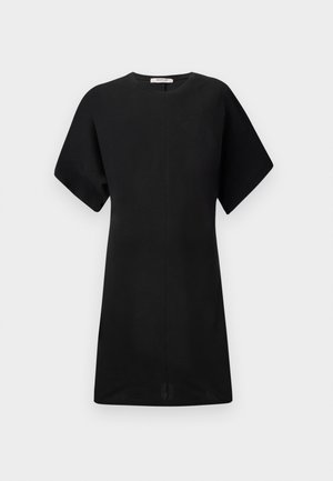 Robe noire à manches courtes avec un col rond, silhouette droite et texture lisse. Présente une couture centrale qui descend sur le devant.