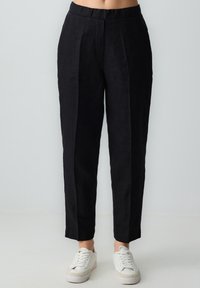 Unausgewählt, black