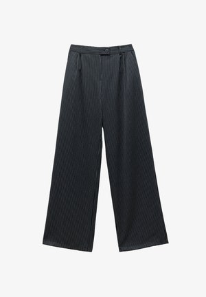 Zwart en grijs verticaal gestreepte brede pijpenbroek, met een knoopsluiting, riemlussen en een gladde textuur.