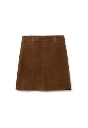 Gonna A-line in suede marrone con passanti per cintura, senza chiusure visibili, esposta piatta su sfondo bianco.