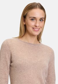 Betty Barclay MIT RUNDHALSAUSSCHNITT - Strickpullover - funghi melange