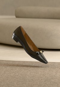 Επιλέχθηκε, black