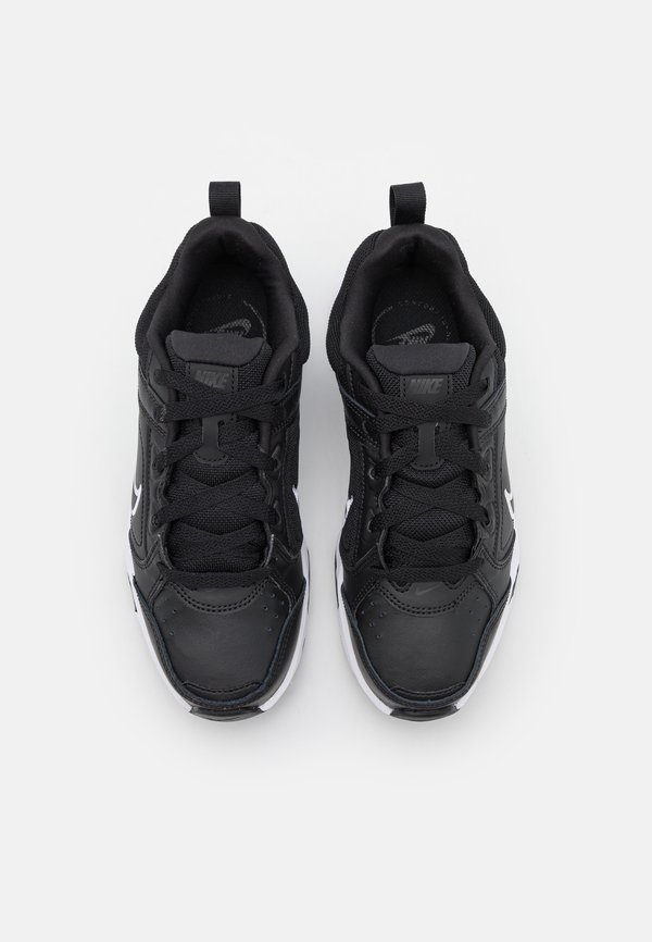 DEFYALLDAY UNISEX - Training shoe3