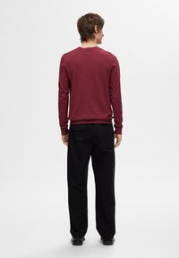 Selected Homme SLHBERG CREW NECK - Športni pulover - syrah