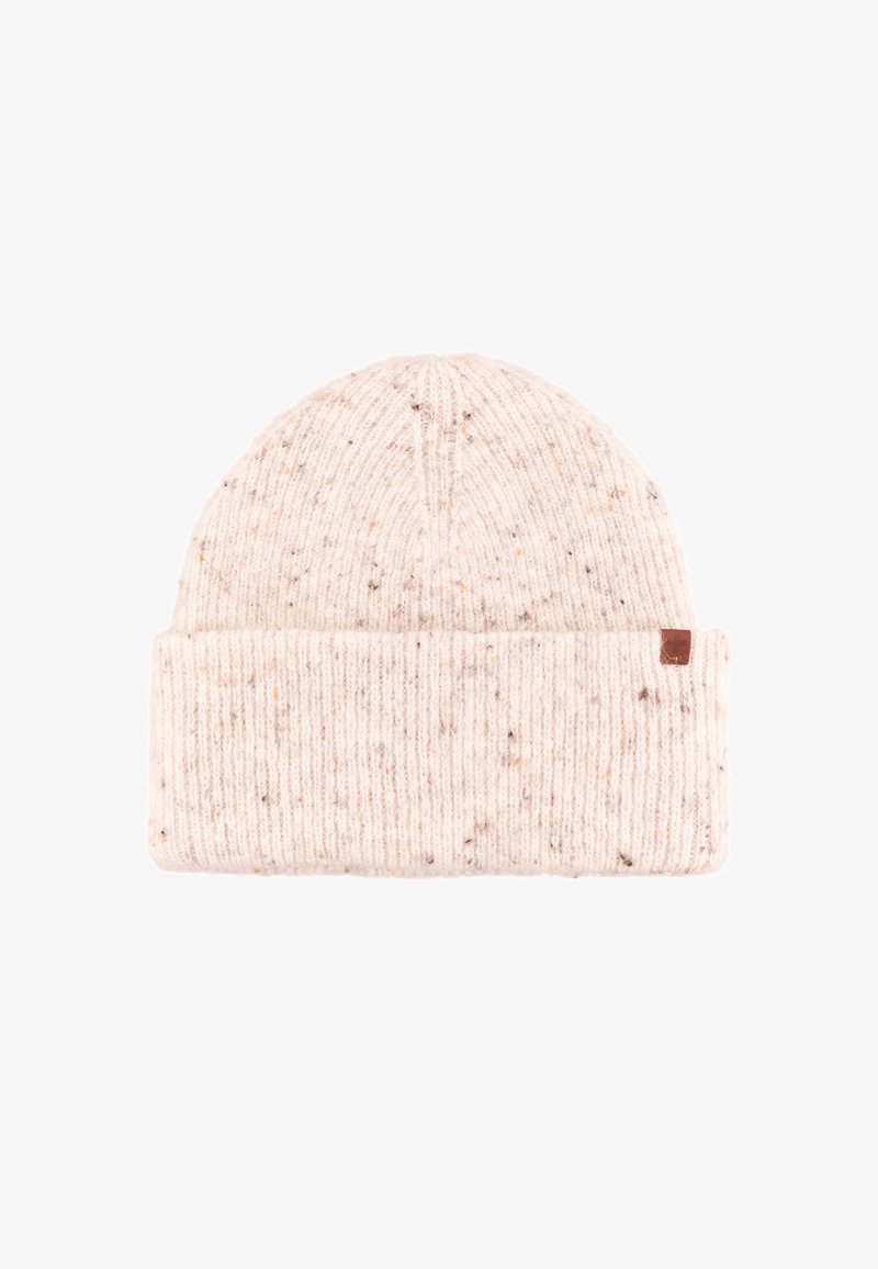 Dziergany czapka w jasnym beżu z brązowymi plamkami. Posiada podwińnięty mankiet i teksturowany prążkowany wzór. Miękki, ciepły materiał.