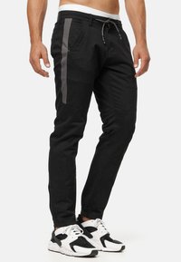 INDICODE JEANS HOSE BRUNO - Pantalones - black