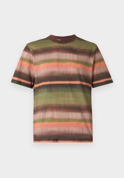 Short-sleeve t-shirt with a ribbed texture, featuring horizontal stripes in green, peach, and brown hues, round neckline, relaxed fit.