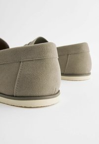 Next EMBOSSED TASSEL LOAFERS - Mokkasiner - grey