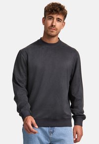 Mørkegrå langærmet sweatshirt i et blødt stof, med rund hals, ribbede mansjetter og talje. Enkel, minimal design uden mønstre.