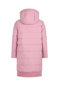 Vista trasera de un abrigo de invierno largo acolchado de color rosa con capucha y dobladillo acanalado contra un fondo blanco.