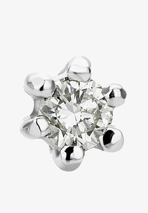 Srebrna kolczyk z okrągłym, przejrzystym centrum wysadzanym diamentami, otoczony sześcioma wygładzonymi, zaokrąglonymi ząbkami w kształcie kwiatu.